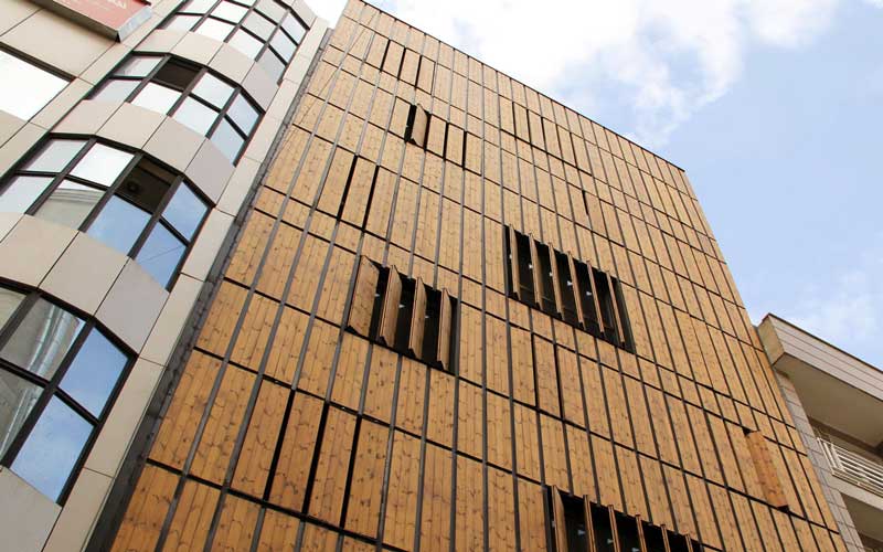 Houten gevelbeklding groot project Houten gevelbeklding groot project