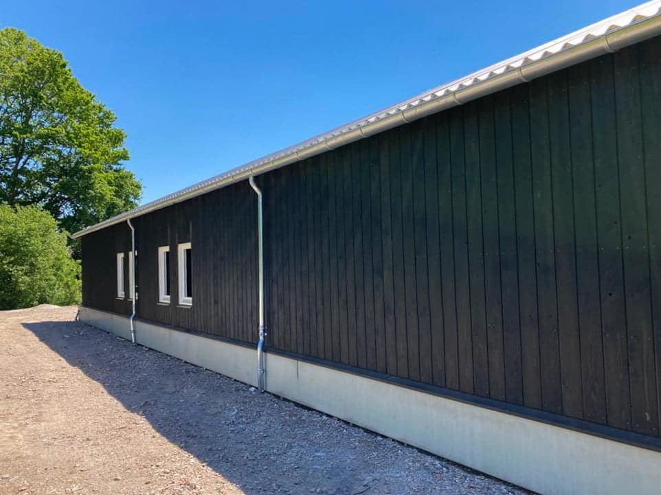 Schuurwoning met houten gevelbekleding