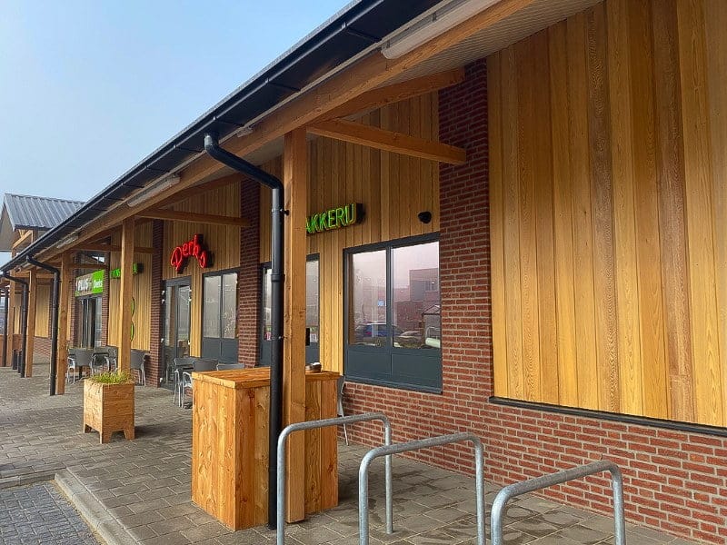 Houten gevelbekleding supermarkt Houten gevelbekleding supermarkt