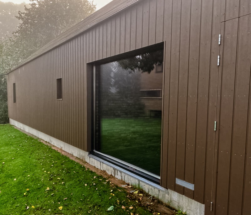 donkere houten gevelbekleding luxe schuurwoning hout