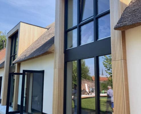 Stijlvolle villa met houten gevelbekleding
