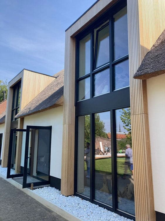 Stijlvolle villa met houten gevelbekleding