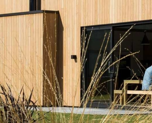 Afwerking houten gevelbekleding channel siding profiel