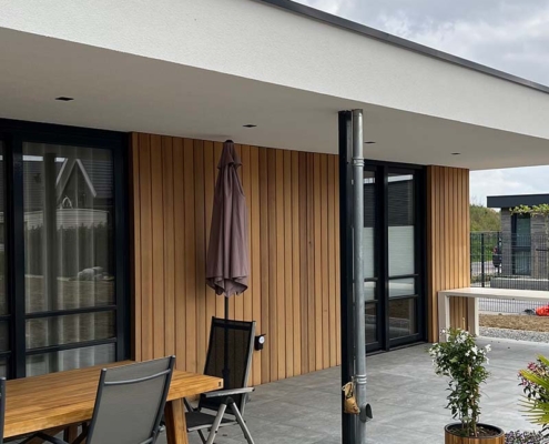 Bungalow met Western Red Cedar houten gevelbekleding van HIB gevels