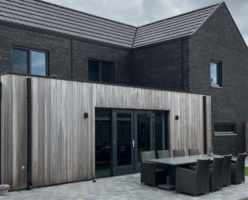 Western Red Cedar vergrijsd voor houten gevelbekleding in Eindhoven