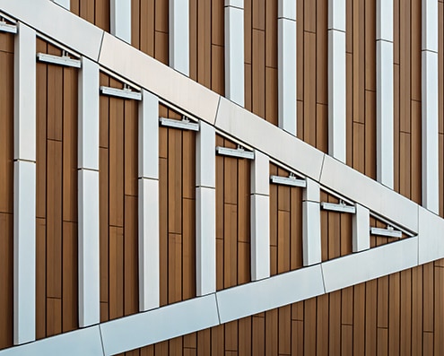 Houten gevelbekleding met brandklasse D volgens Bbl en NEN-EN 13501-1.