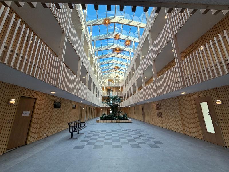 gevelbekleding-appartementencomplex-klompenmaker Brandvertragende houten gevelbekleding voor appartementencomplex