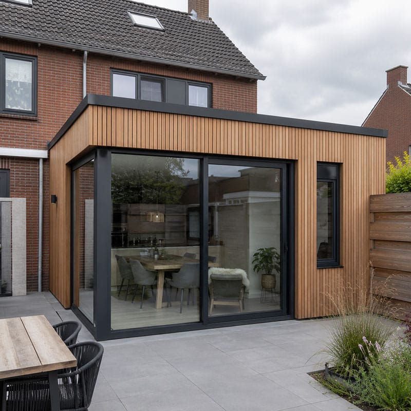 Padouk houten gevelbekleding voor exclusieve aanbouw of moderne woninguitbreiding